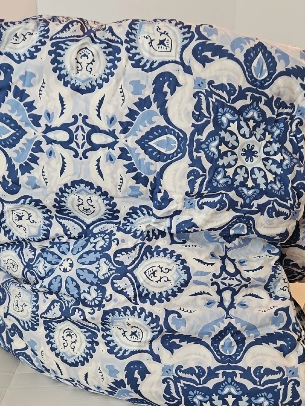 Lauren Ralph Lauren Porcelain Blue Medallion Reversible Cotton King Comforter